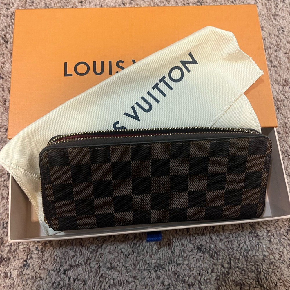 Louis Vuitton Damier Ebene Zippy